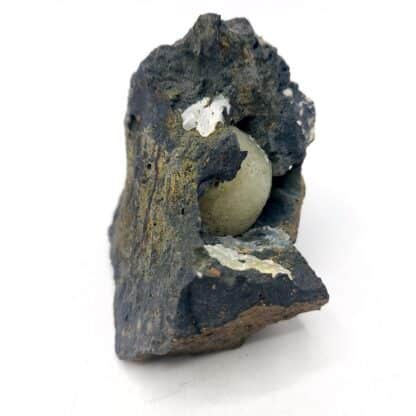 Calcite "vatérite", Curebourse, Cantal, Auvergne.