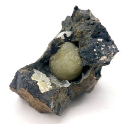 Calcite "vatérite", Curebourse, Cantal, Auvergne.