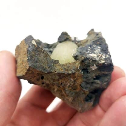 Calcite "vatérite", Curebourse, Cantal, Auvergne.