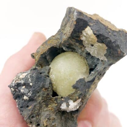 Calcite "vatérite", Curebourse, Cantal, Auvergne.
