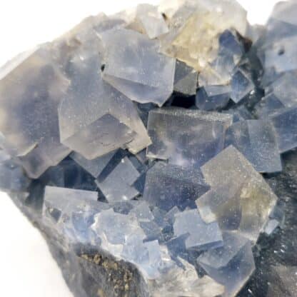 Cristaux de fluorine bleue et jaune de la mine de Montroc (Tarn).