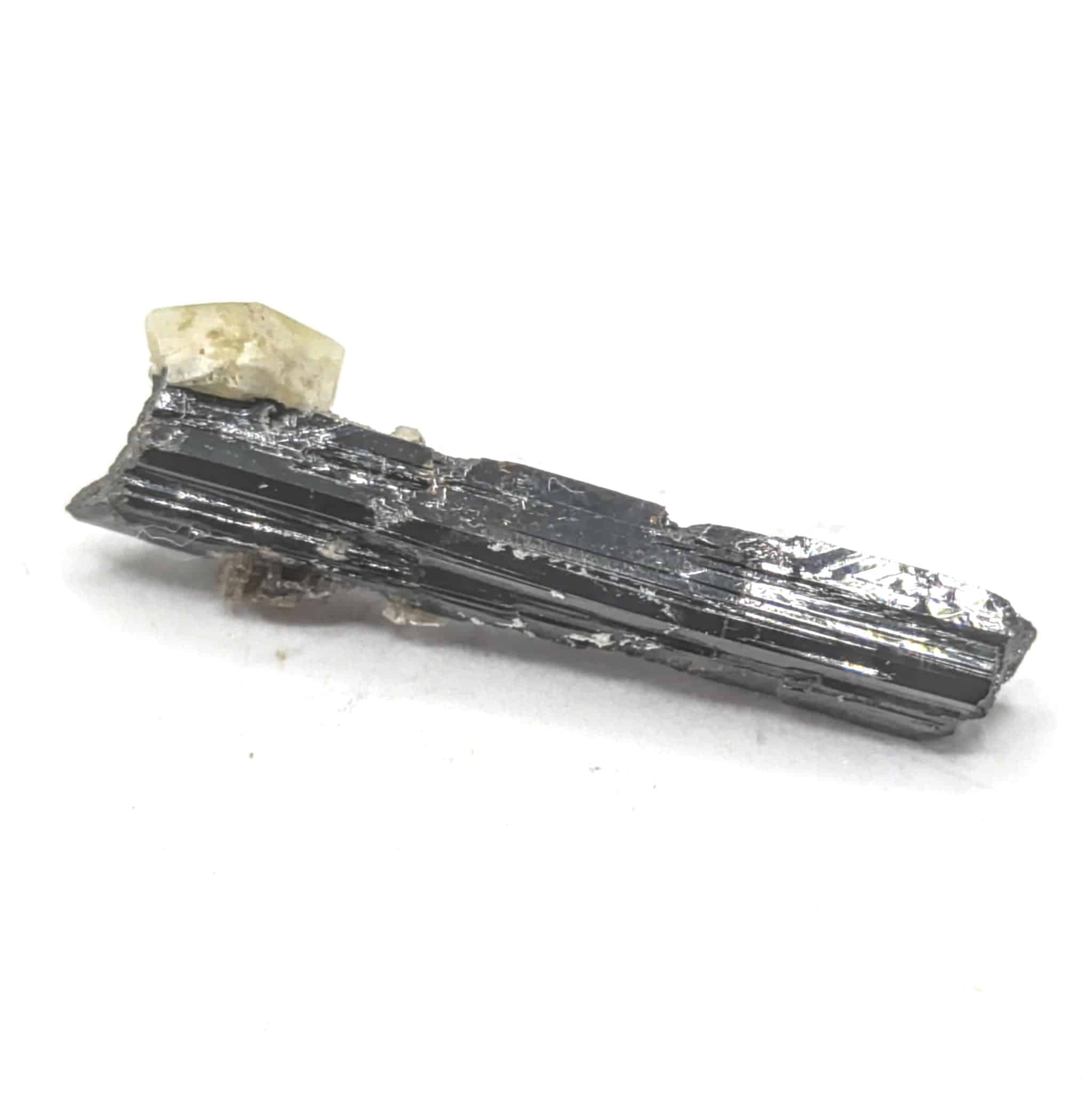 Leucophanite sur Aegirine, Uni-Mix Quarry, Mont Saint-Hilaire, Québec, Canada.