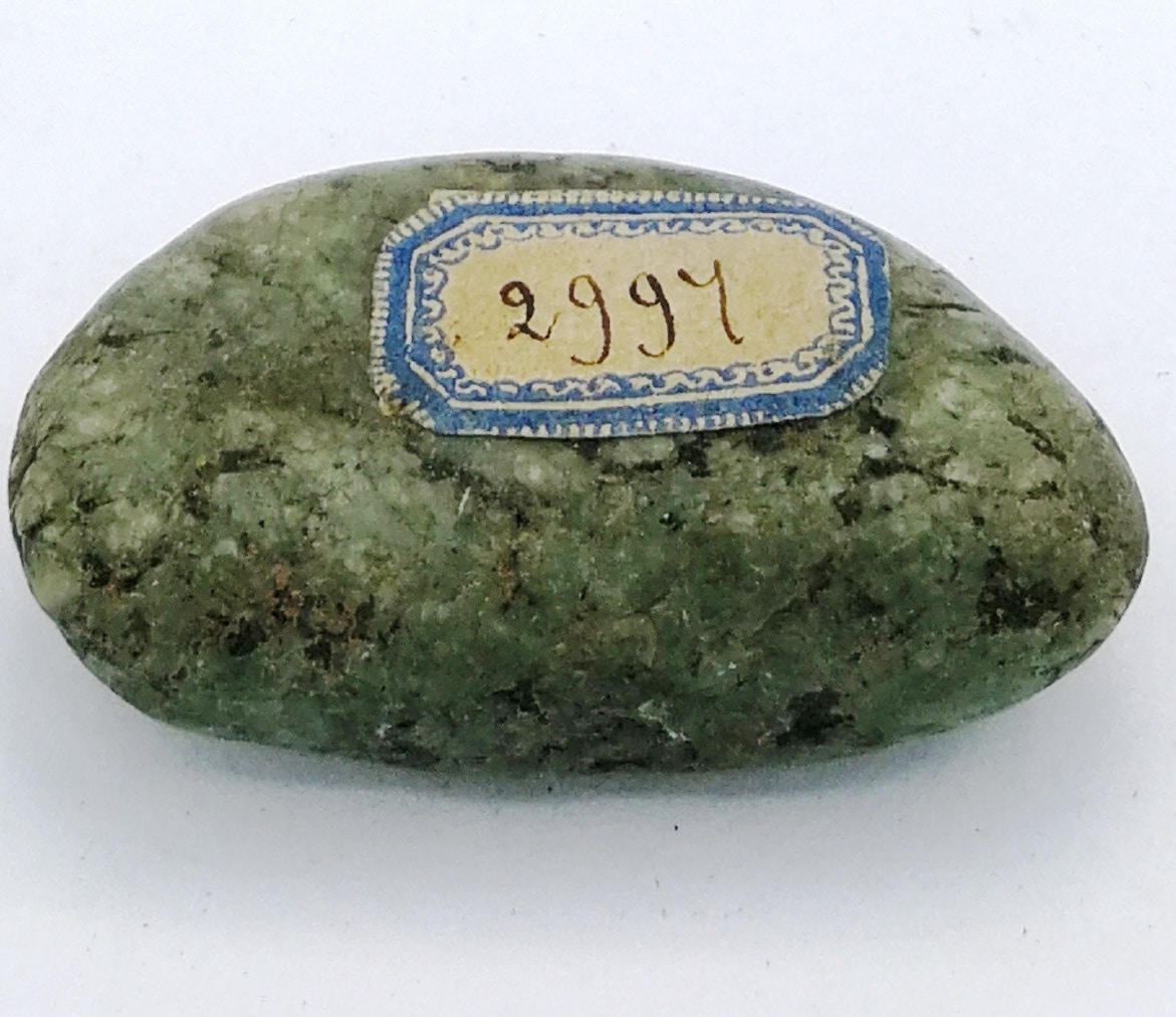 Jade, Sillimanite, galet de l'Allier, collection Fouilhoux.