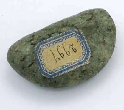 Jade, Sillimanite, galet de l'Allier, collection Fouilhoux.