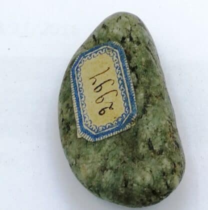 Jade, Sillimanite, galet de l'Allier, collection Fouilhoux.