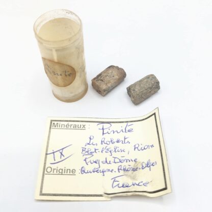 Lot de minéraux rares (Alunite, Pinite, Monite), Puy-de-Dôme, Loiret.