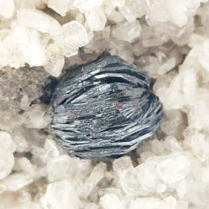 Hématite sur Calcite, Le Plan du Lac, Saint-Christophe-en-Oisans, Isère.