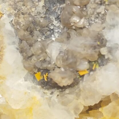 Wulfénite, Galène, Pyromorphite & Cérusite, L’Argentolle, Saône-et-Loire.