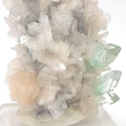 Fluorapophyllite, Stilbite, district de Pune, division de Pune, Maharashtra, Inde.