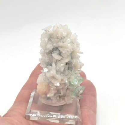 Fluorapophyllite, Stilbite, district de Pune, division de Pune, Maharashtra, Inde.