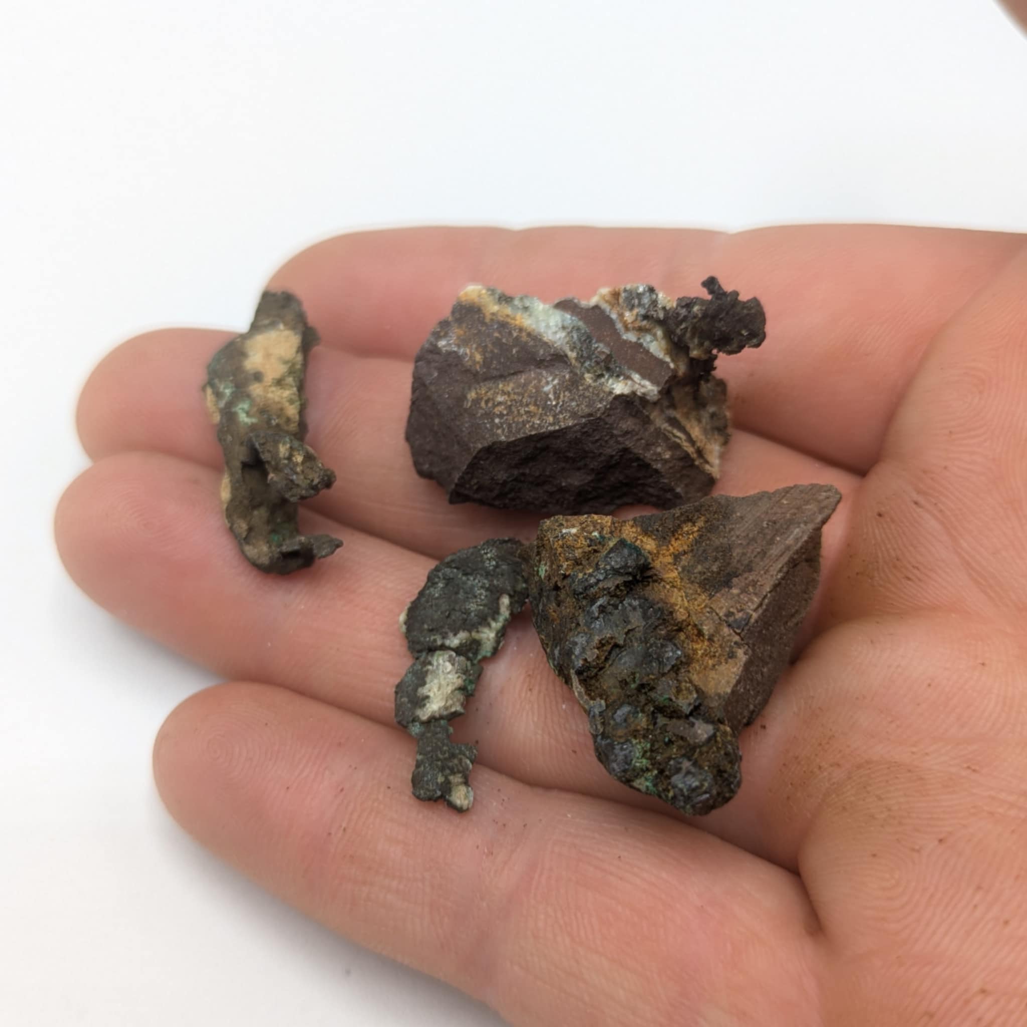 Cuivre natif & Cuprite, Clue de Roua, Daluis, Alpes-Maritimes.