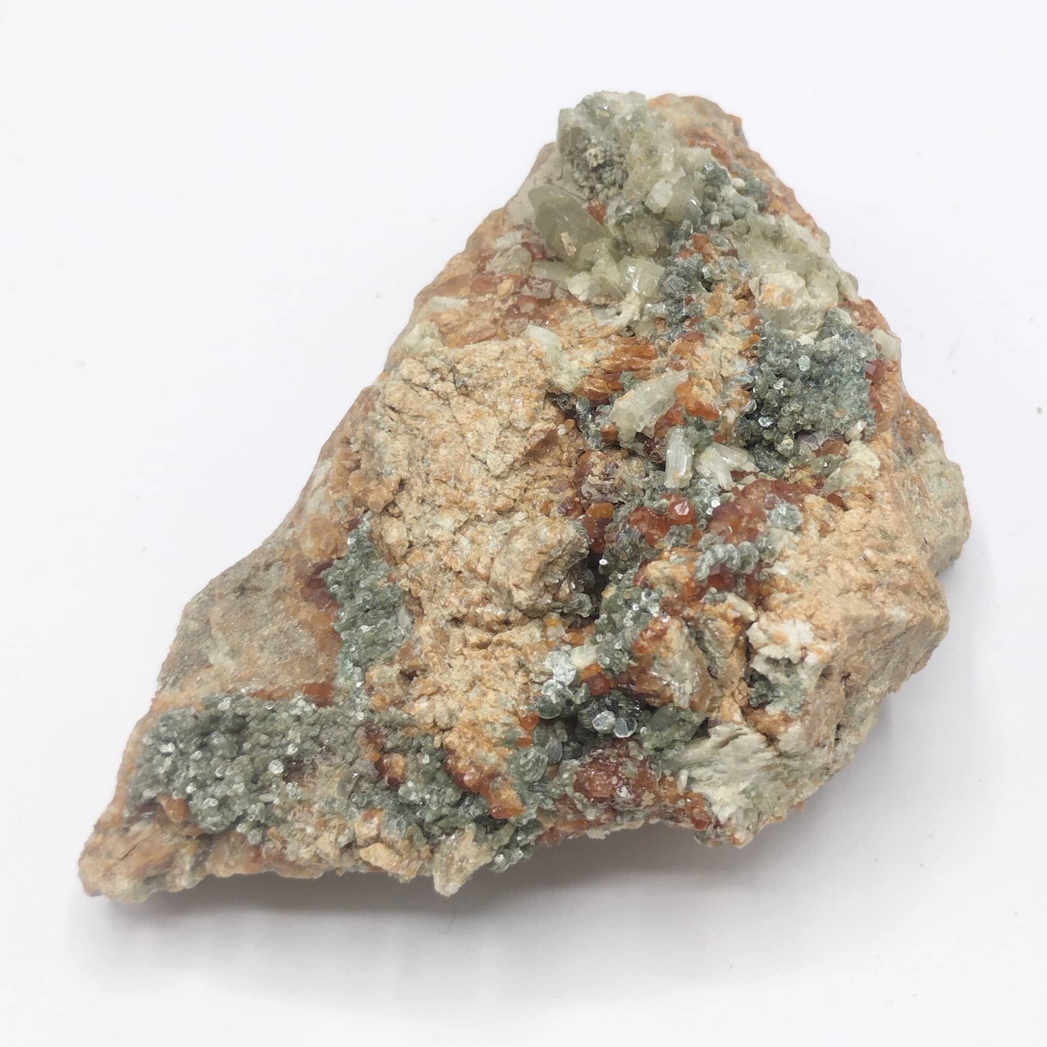 Diopside, Grenat & Chlinoclore, Val d’Ala, Piedmont, Italie.