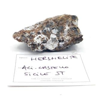 Hershelite (Chabazite-Na), Aci Castello, Catane, Sicile, Italie.