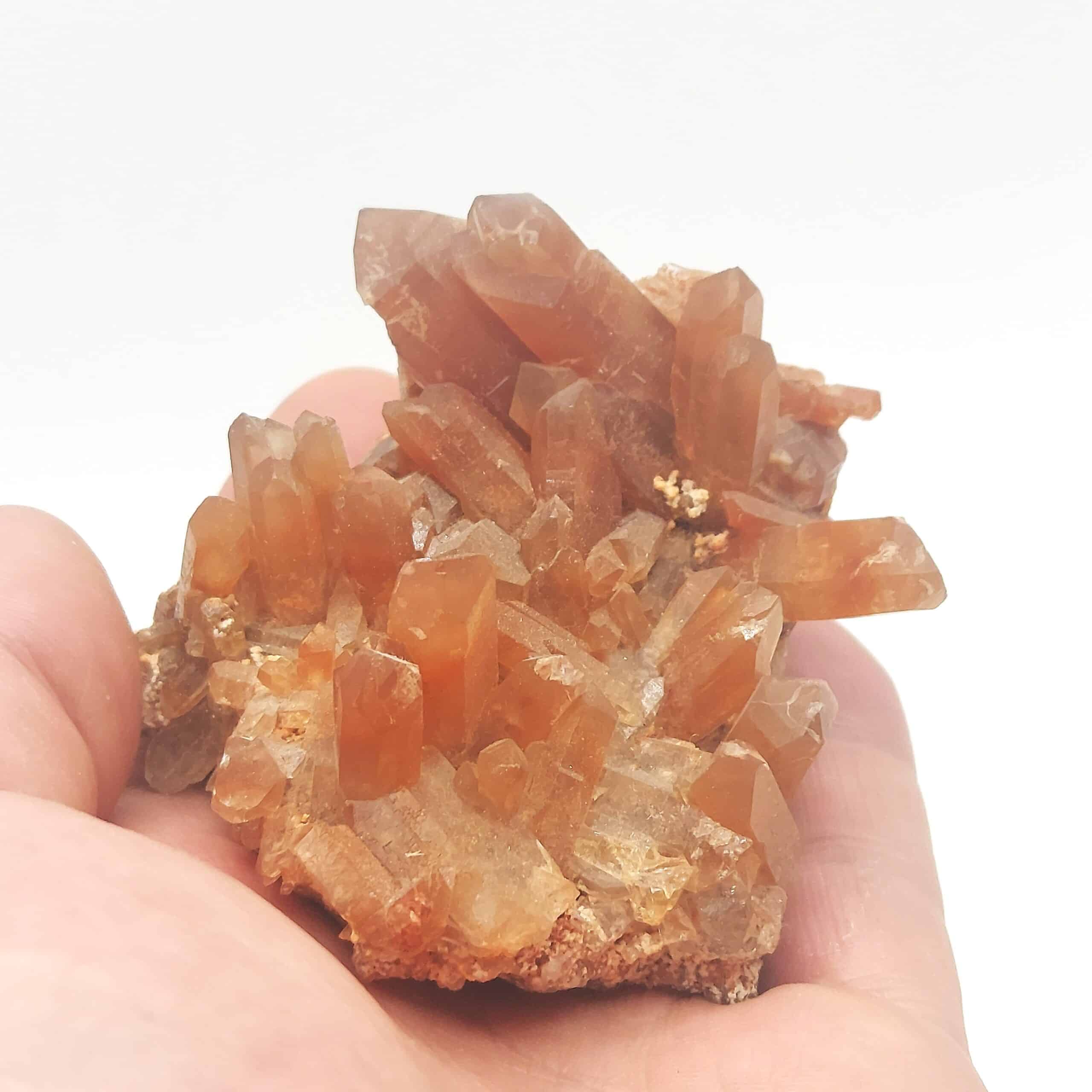Quartz rouge, provenant de Madagascar.