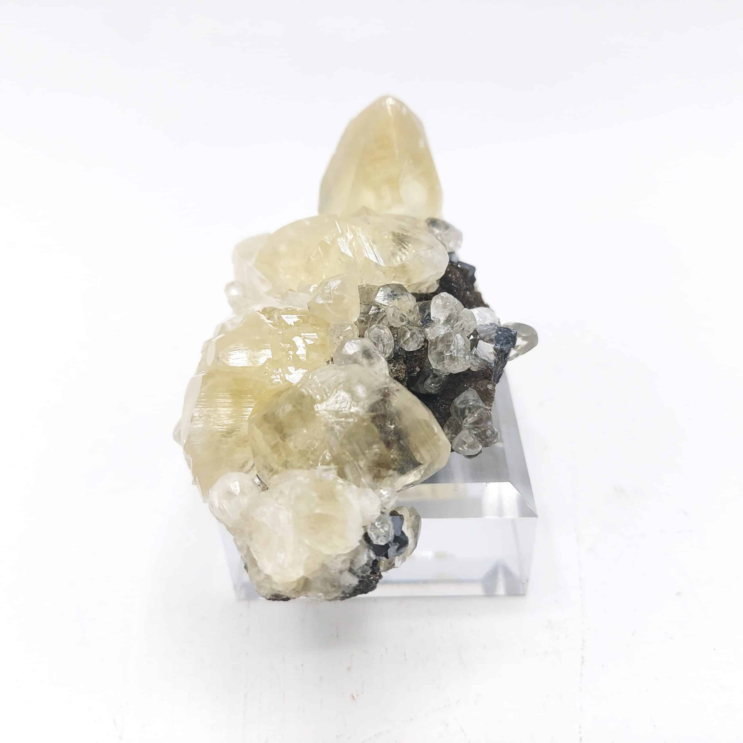 Calcite sur Sphalérite (blende), mine de Trèves, Gard.