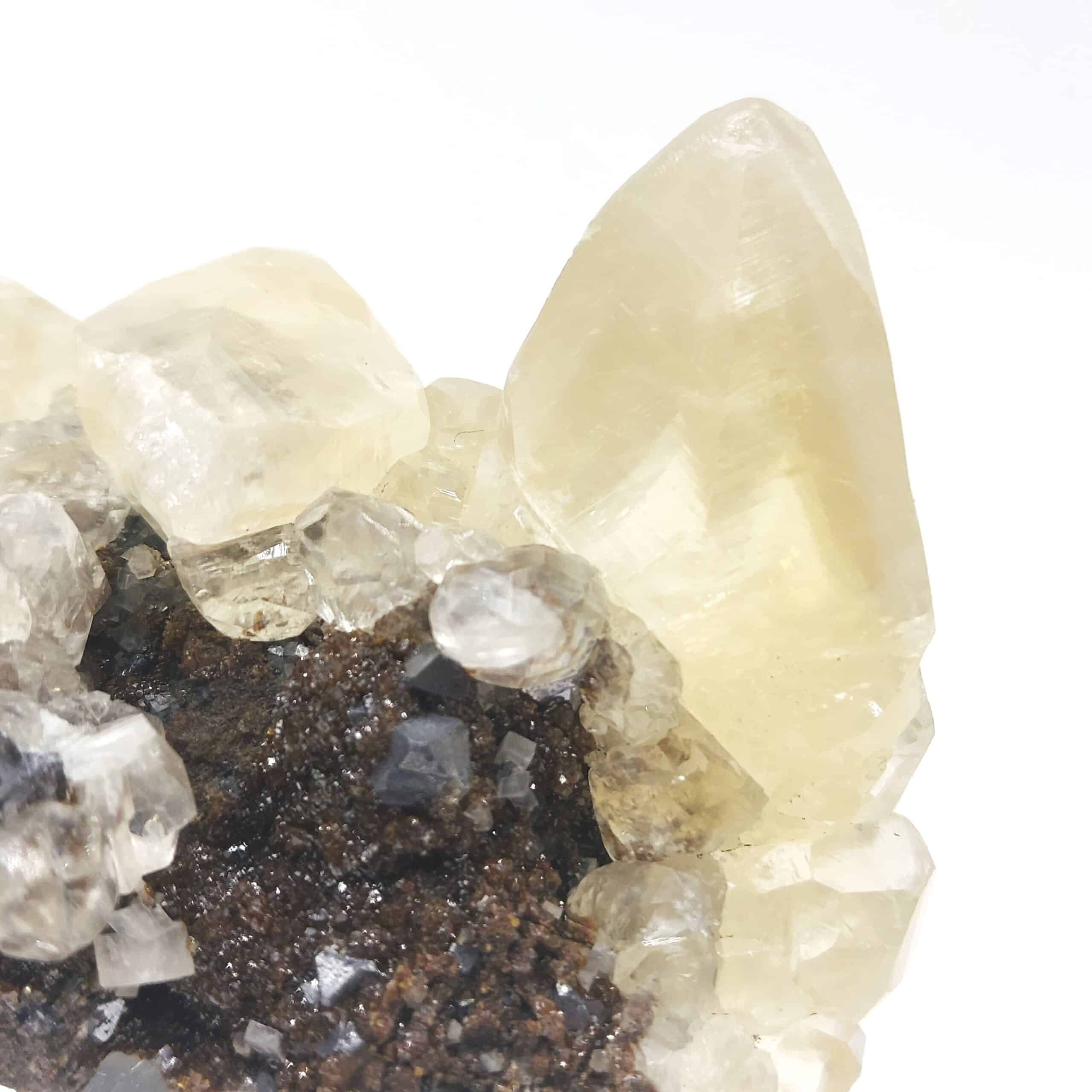 Calcite sur Sphalérite (blende), mine de Trèves, Gard.