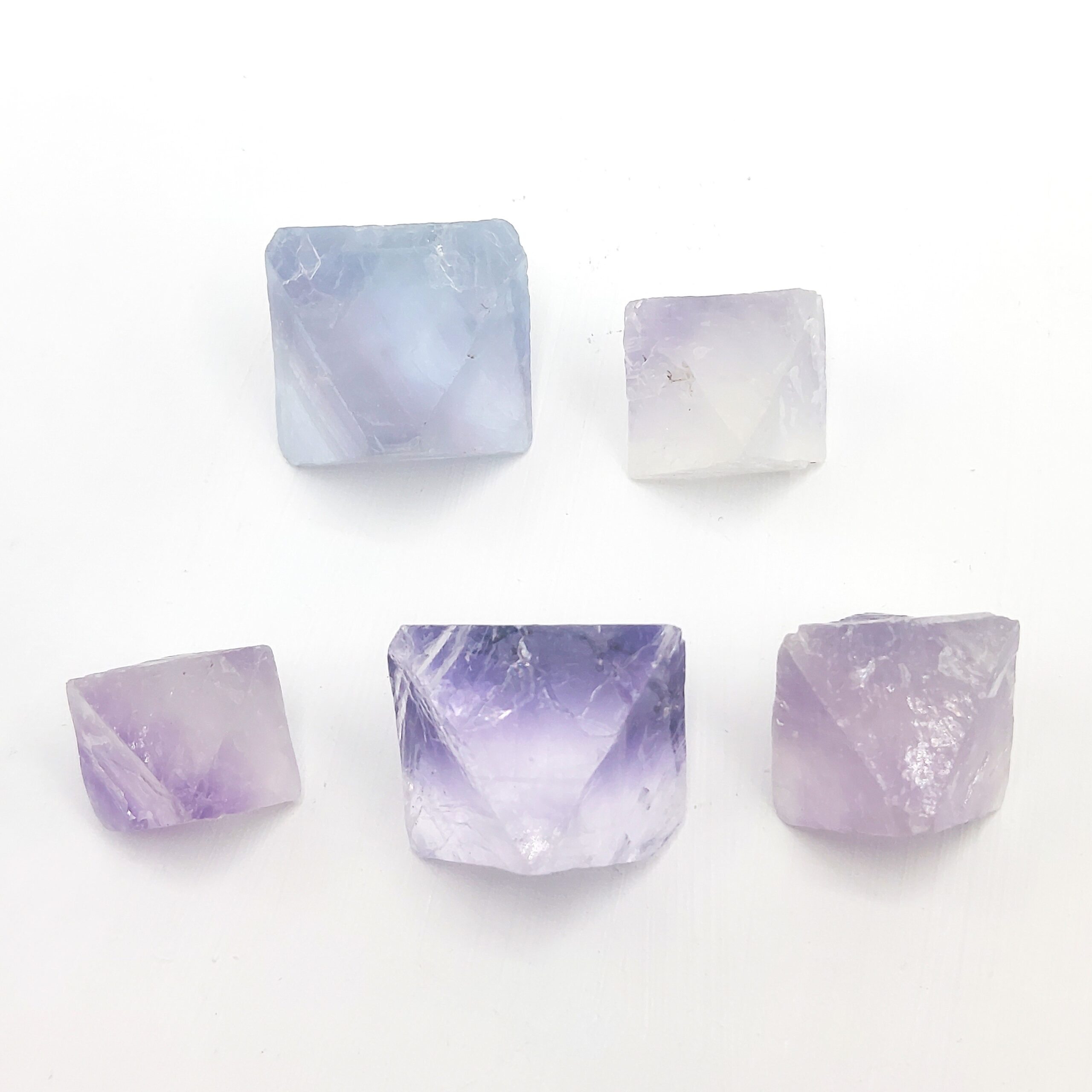 Fluorite (octaèdres de clivage), de provenance inconnue.