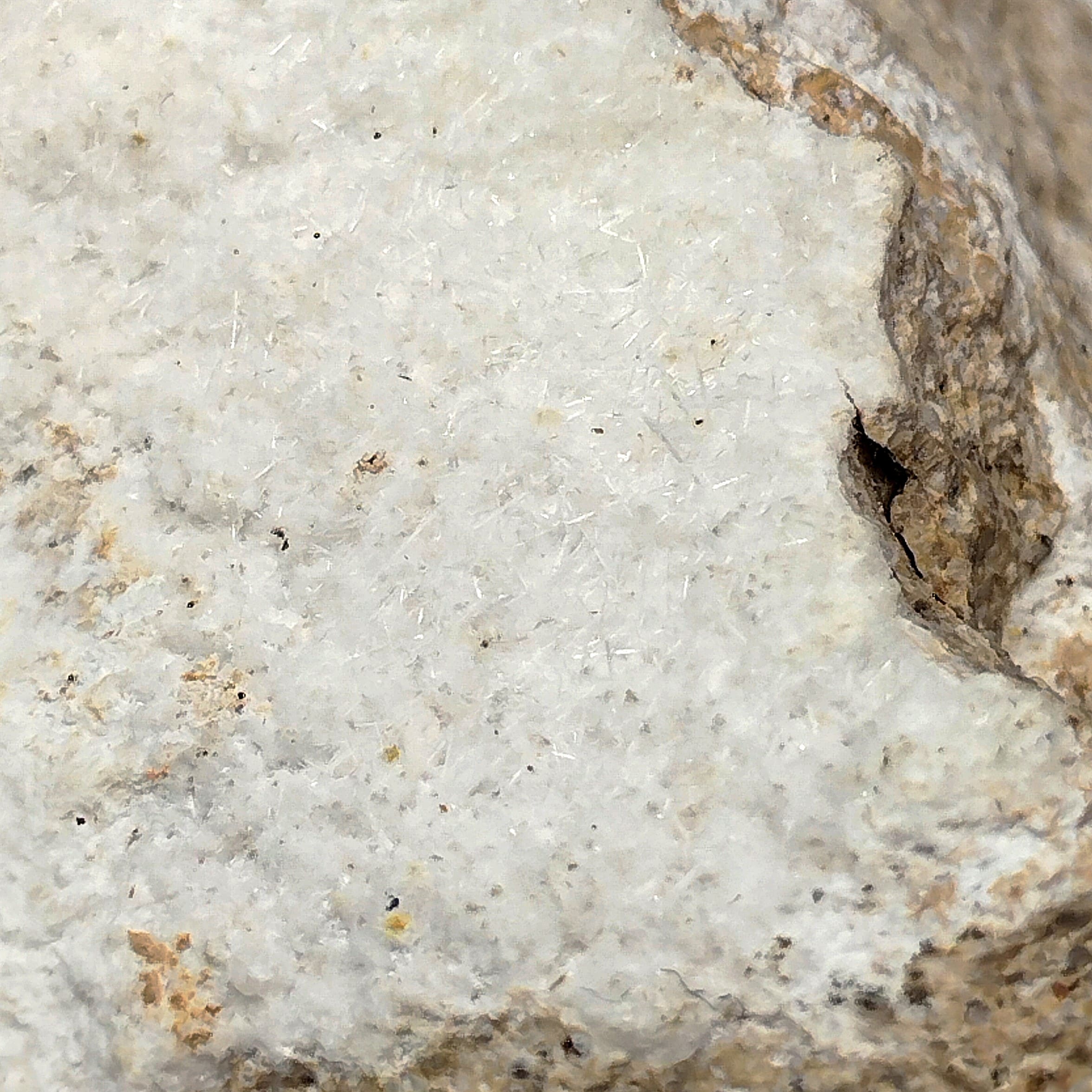 Cristobalite, Chaudefour, Chambon-sur-Lac, Puy-de-Dôme.