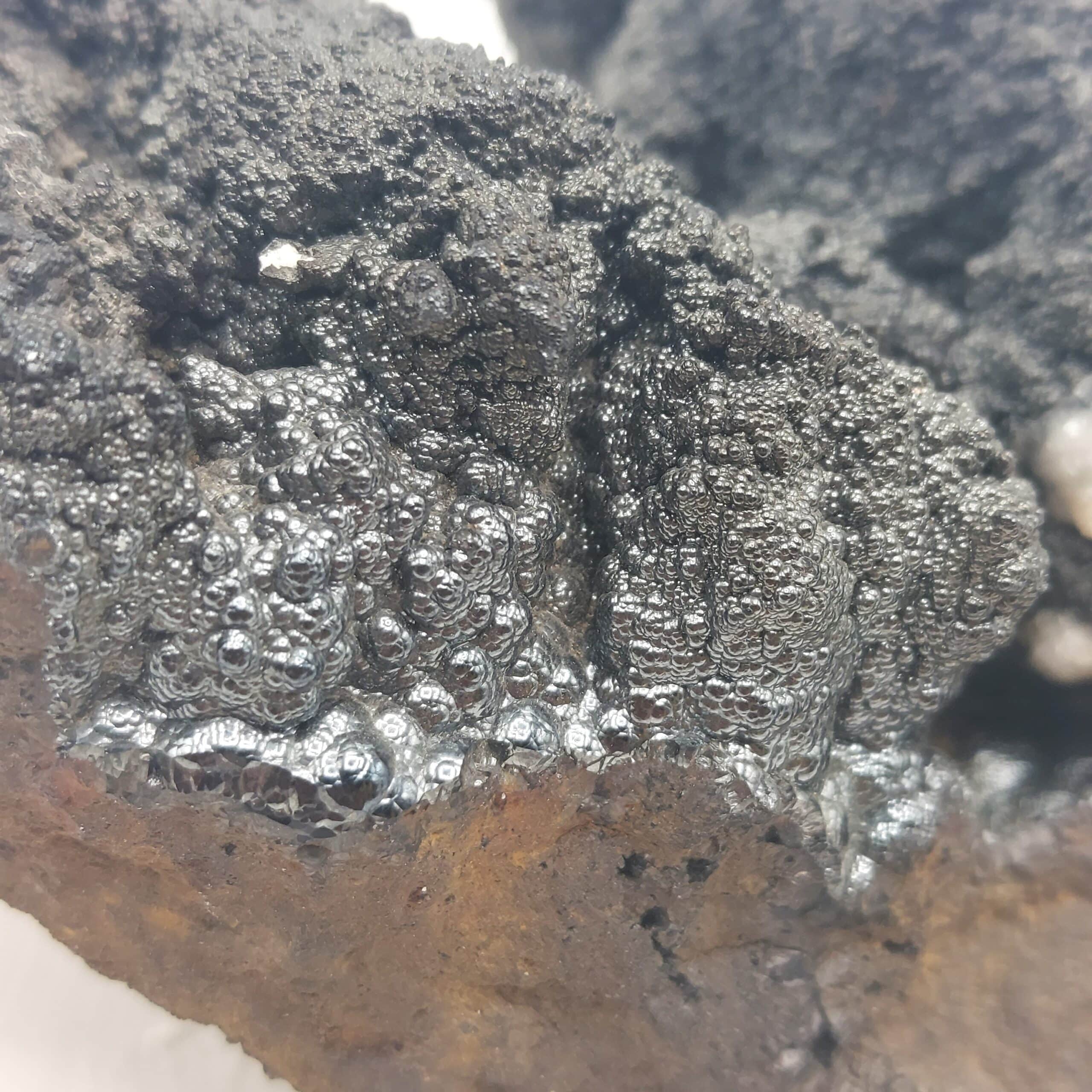 Calcite, Hématite, Goethite, Batère, Corsavy, Pyrénées-Orientales.