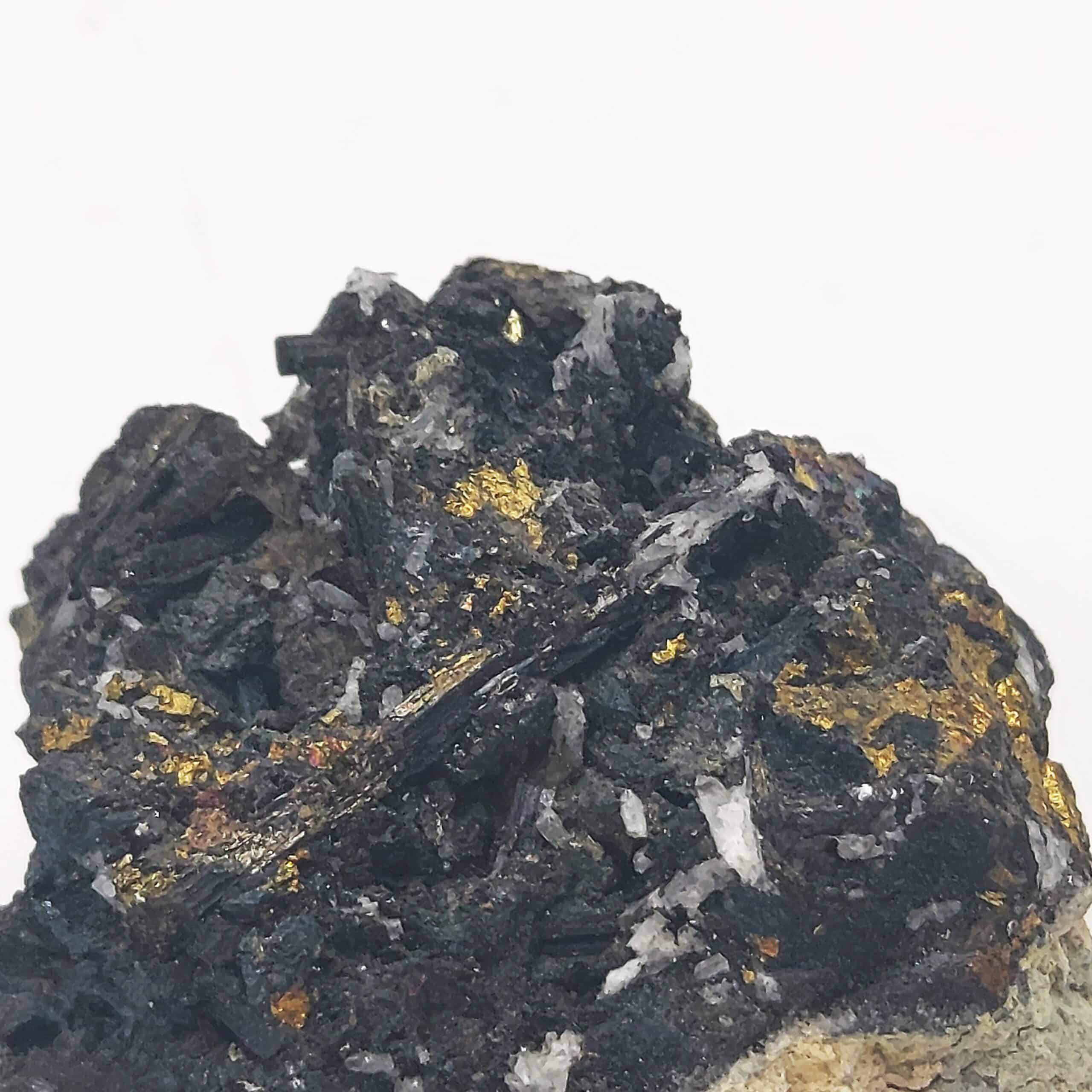 Bismuthinite, Chalcopyrite, Fowey Consols de Cornouailles, Royaume-Uni.