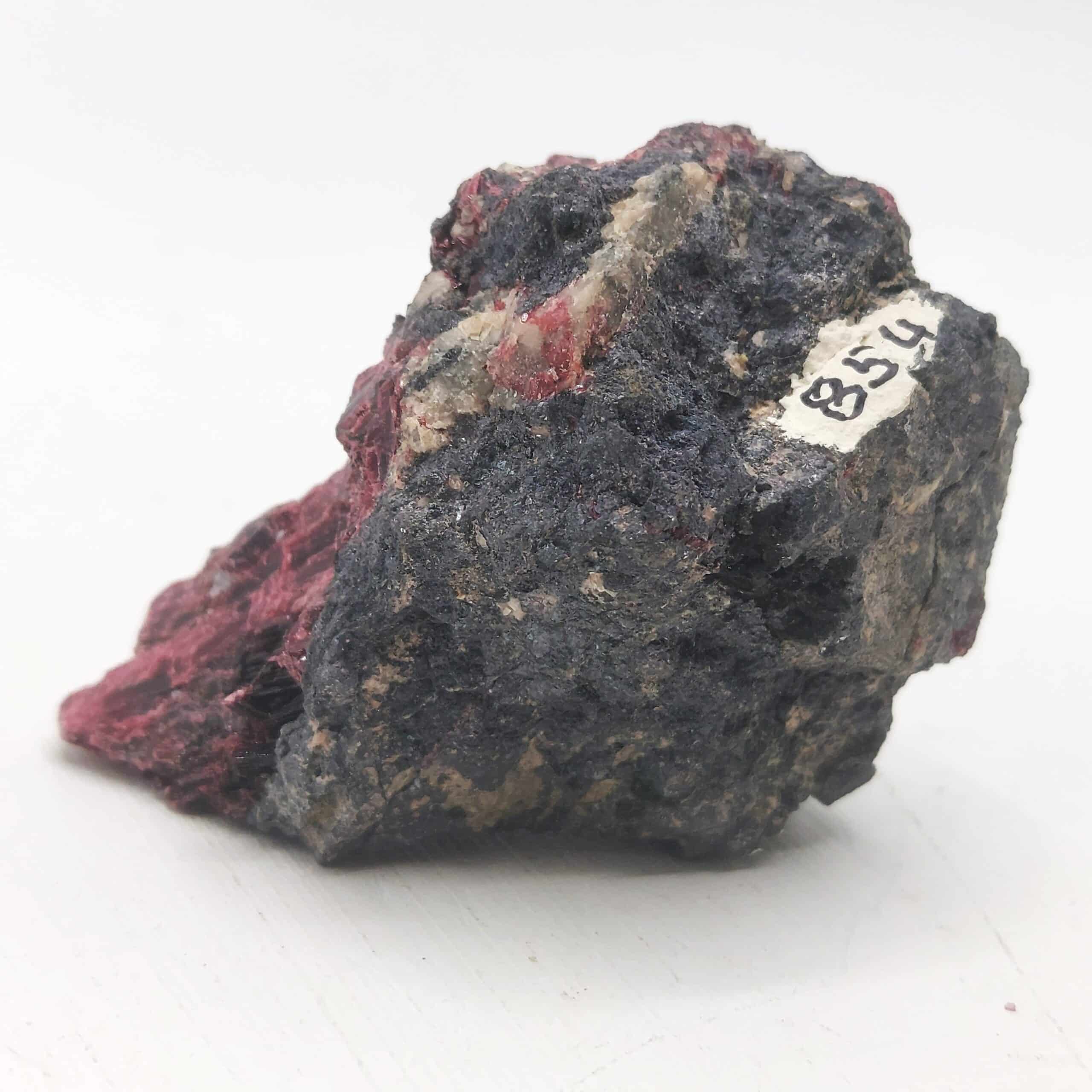 Erythrite, Mine de Bou Azzer, Ouarzazate, Maroc.
