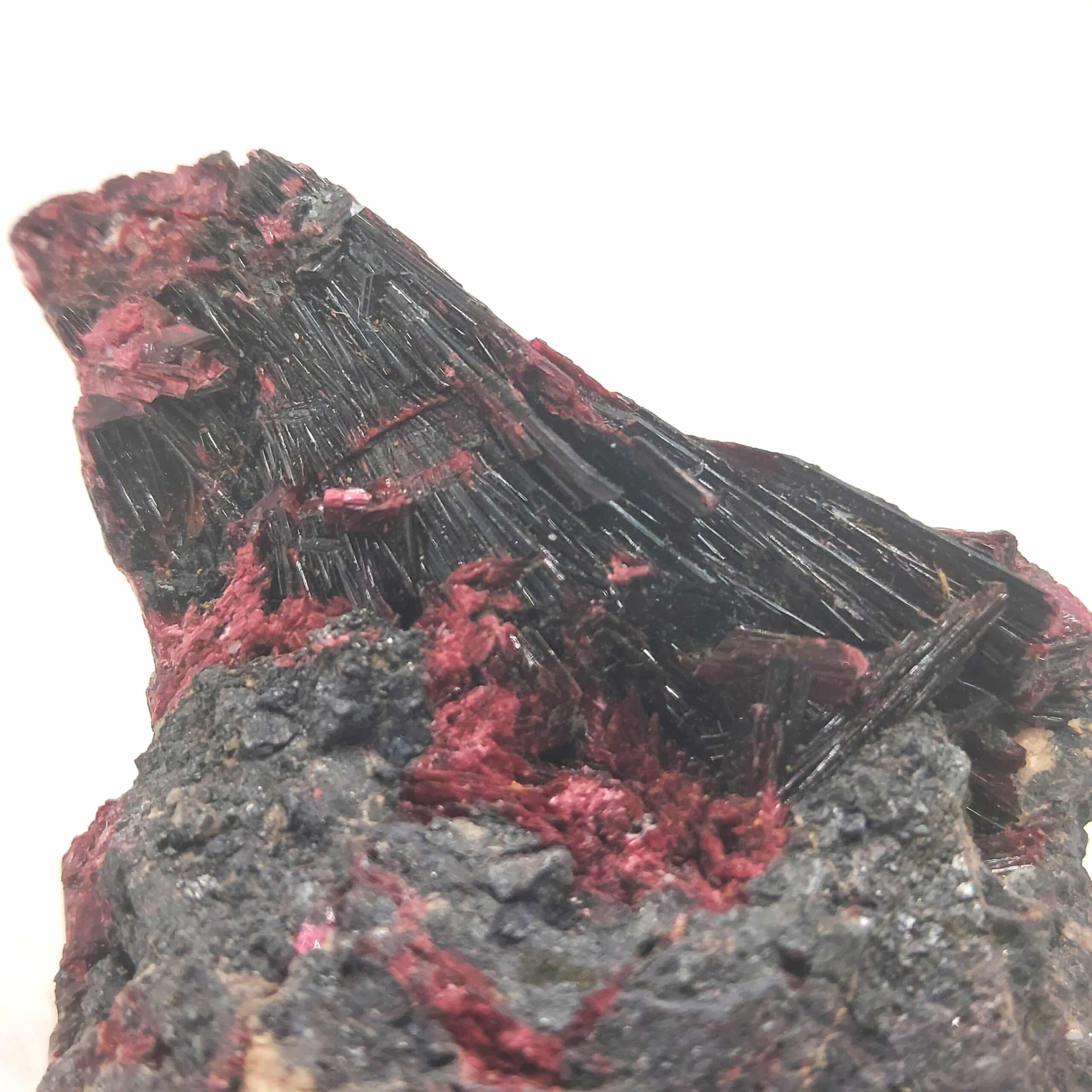 Erythrite, Mine de Bou Azzer, Ouarzazate, Maroc.