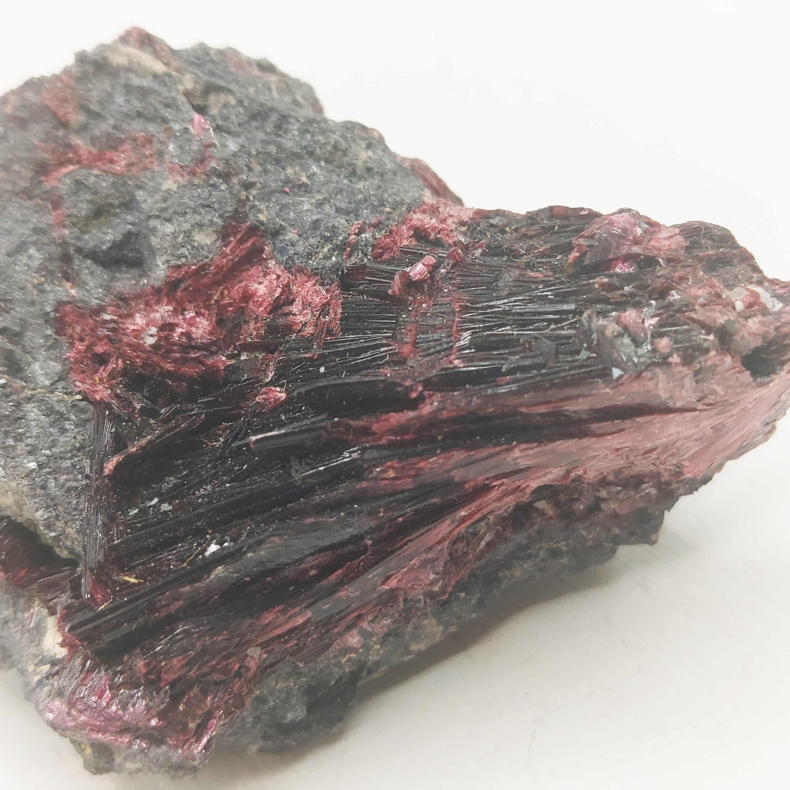 Erythrite, Mine de Bou Azzer, Ouarzazate, Maroc.