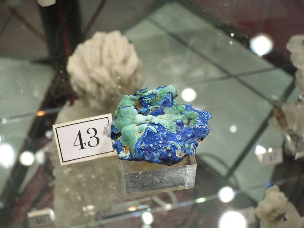 Azurite et malachite, minéraux de la mine de La Gardette (Oisans).