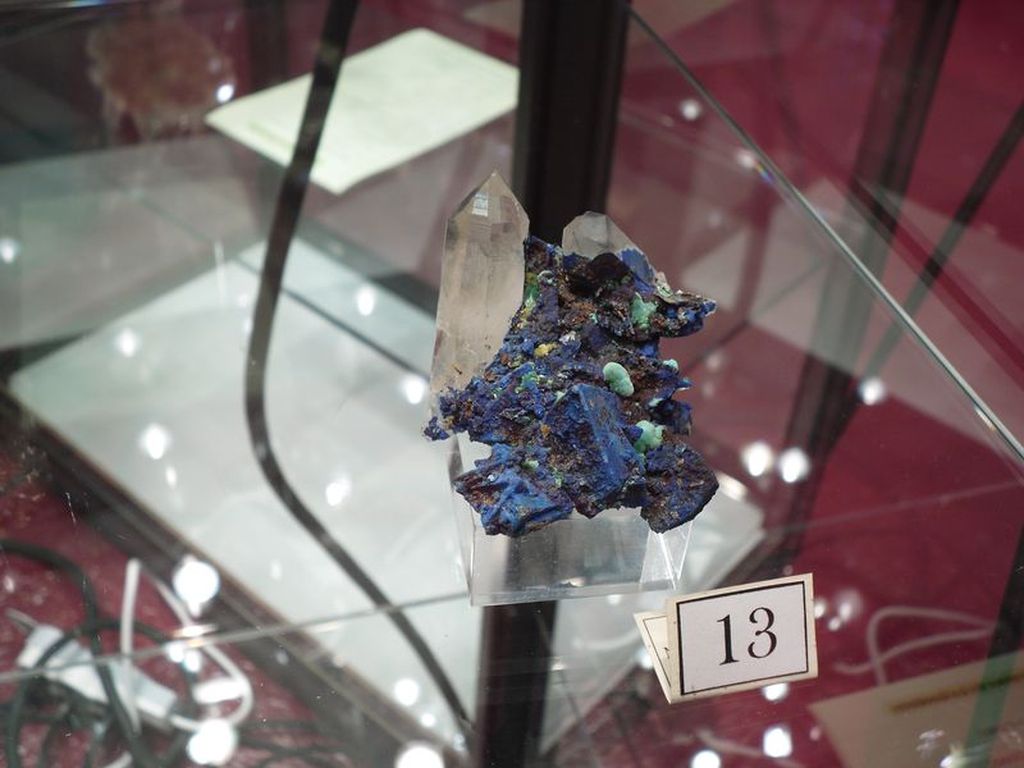 Azurite et cristal de quartz de La Gardette.